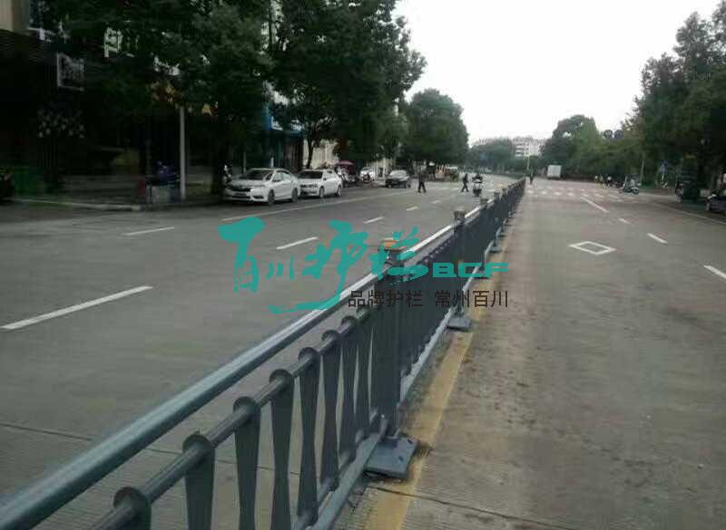江陰市中心隔離護(hù)欄